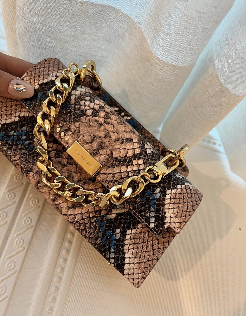 한소희 미니백 플레이노모어