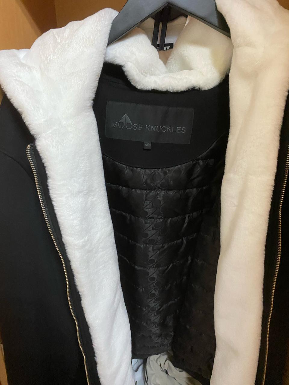 무스너클 버니스웨터