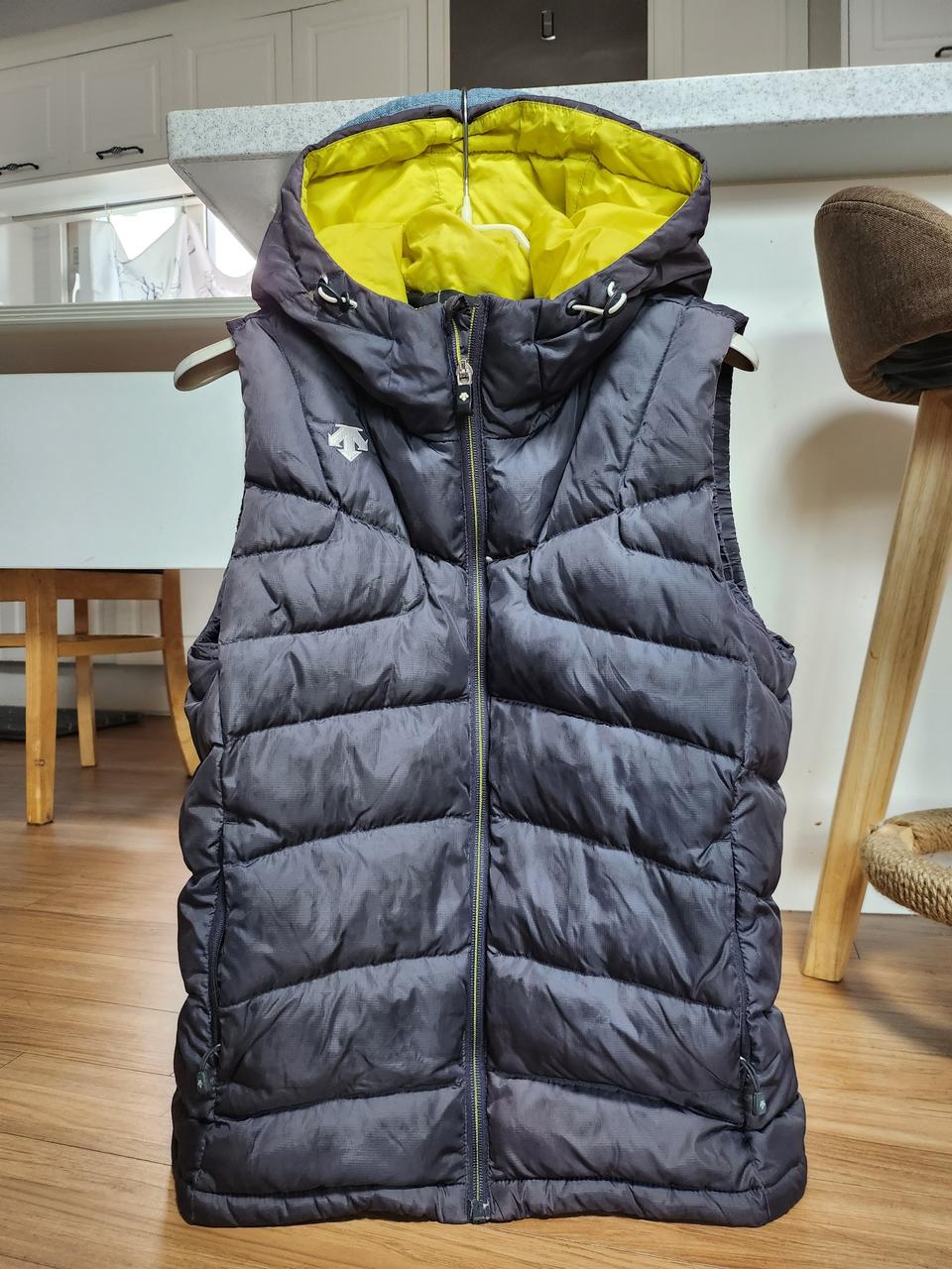 데상트 정품조끼