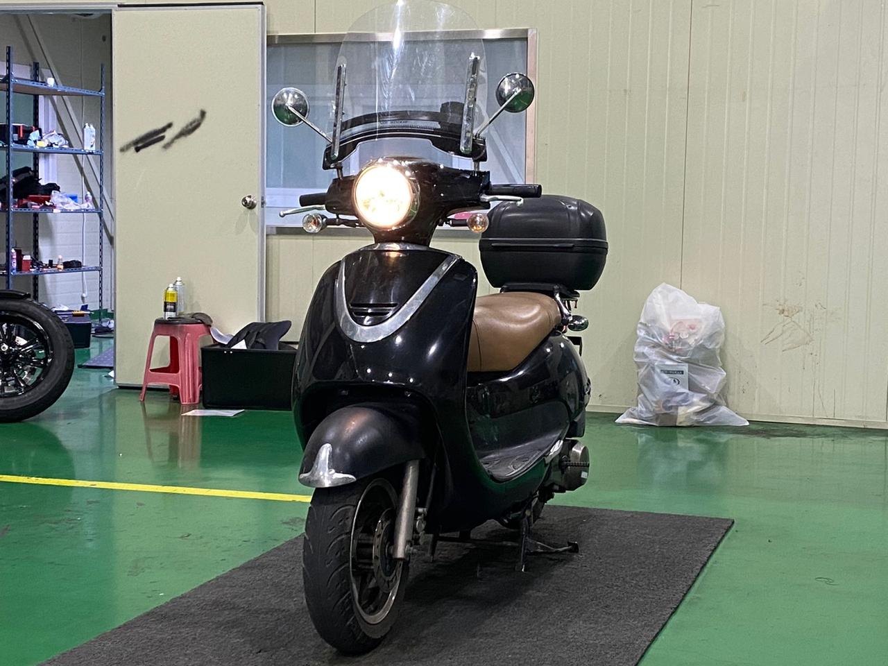 뉴카빙2 2018년형 9300km 깔끔한블랙차량 엔진최상급 정비완료 판매합니다.