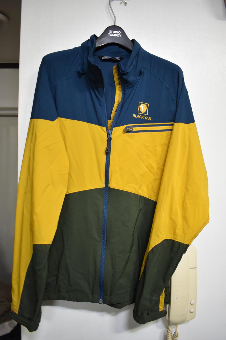 블랙야크 경량 바람막이 100