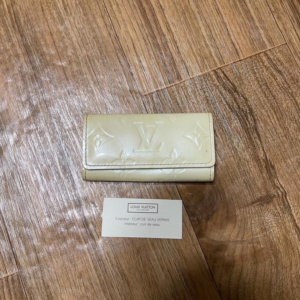 정품 루이비통 베르니 아이보리 키링지갑