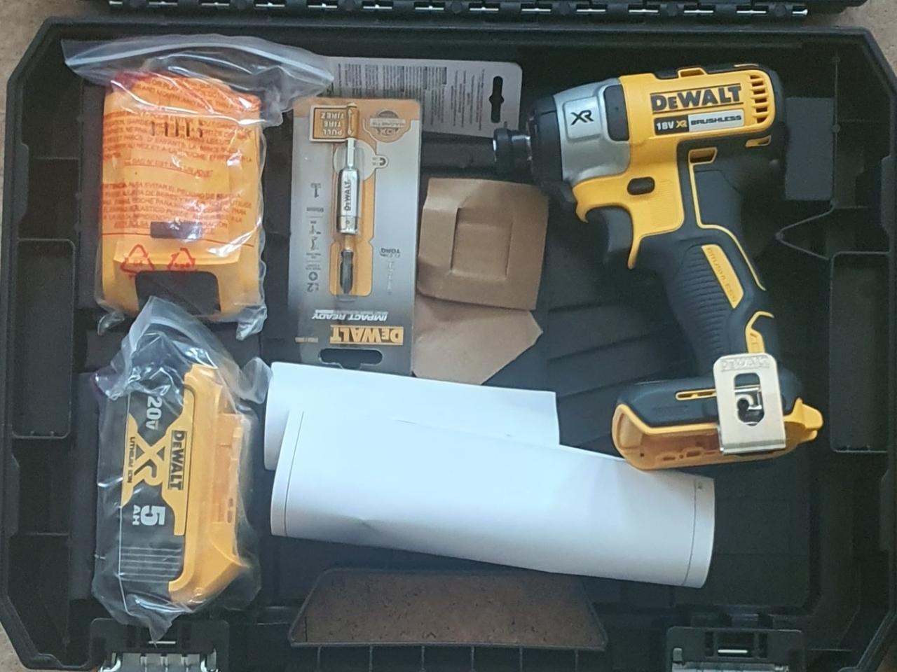 디월트임팩드릴887(미사용)