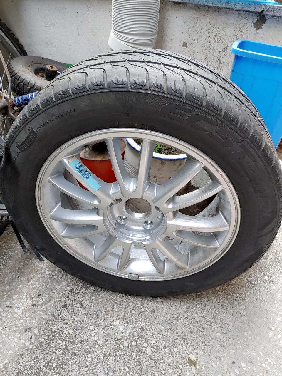 체어맨 600s 휠.타이어 판매합니다215.55.R17