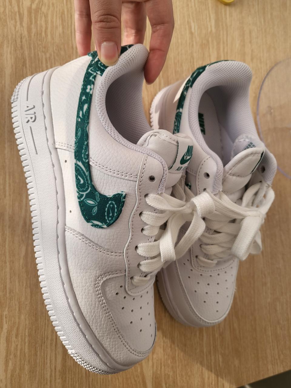 나이키 에어포스 페이즐리 그린