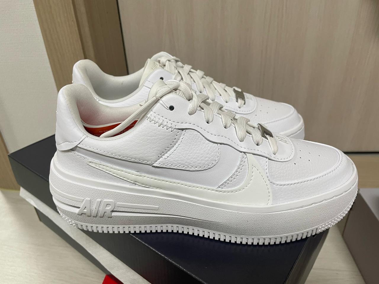 나이키 에어포스 1 플랫폼  (DJ9946-100) 230사이즈(새상품)