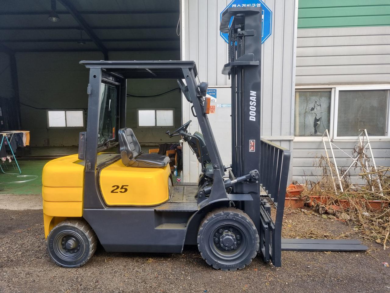 2.5톤 디젤지게차 싸게팝니다