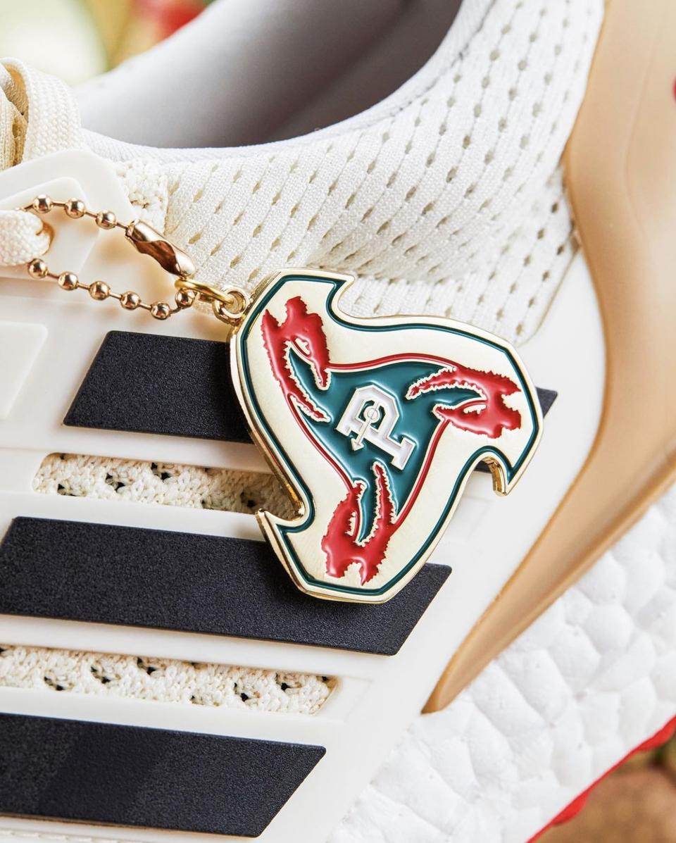 [250] 오버더피치 x 아디다스 울트라부스트 DNA WC 2002