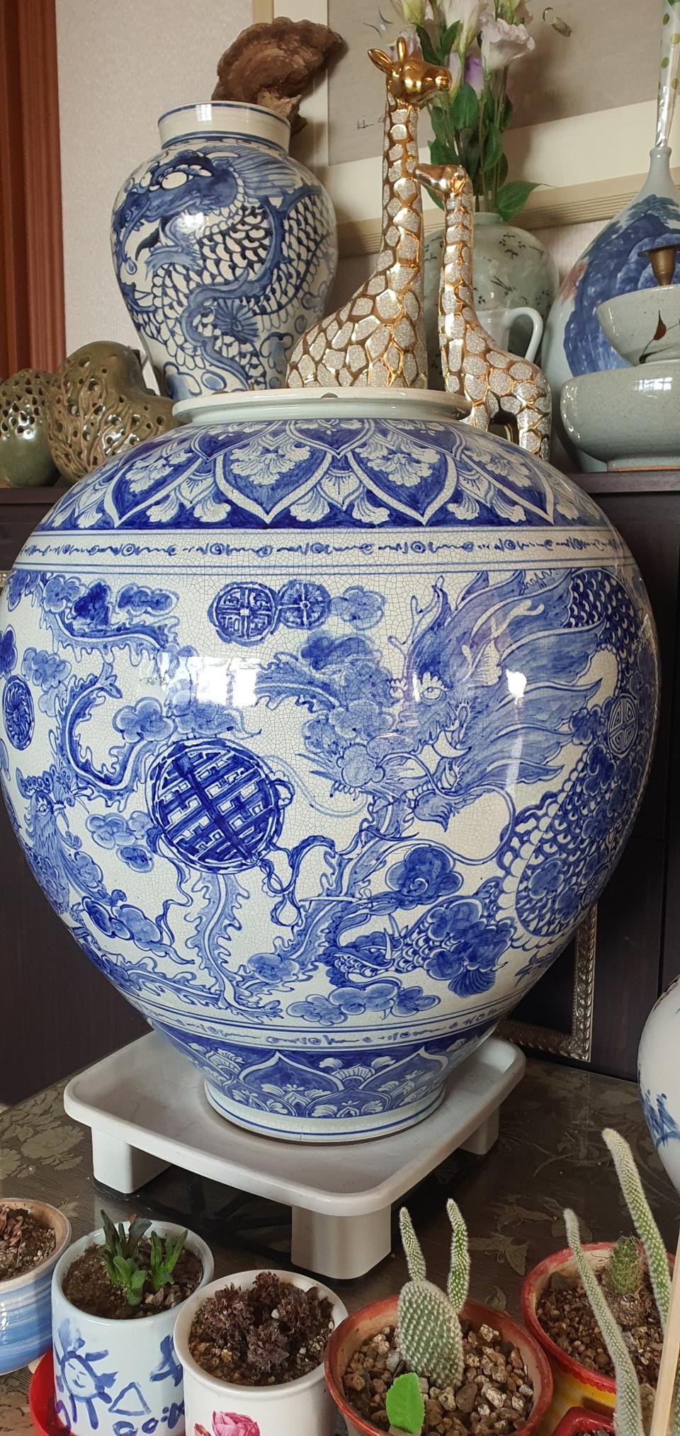 용봉문청화백자