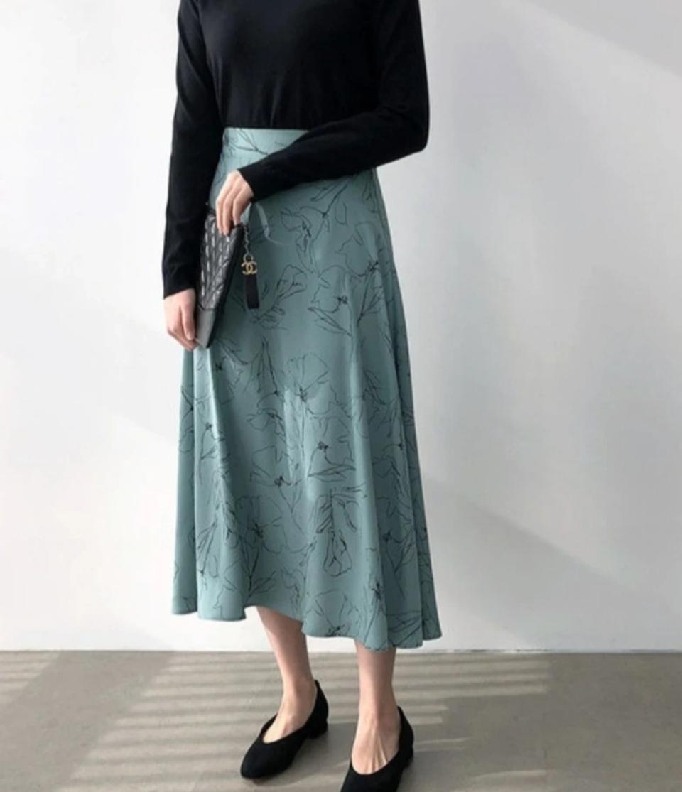 로엠 민트 드로잉 플라워 스커트