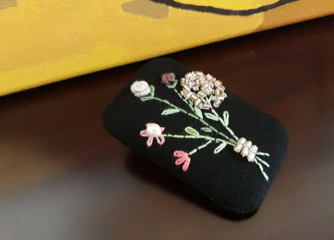 프랑스자수 브로치