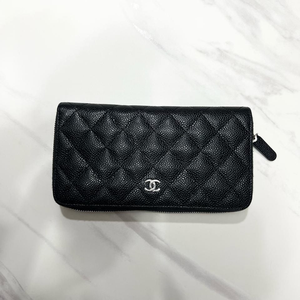 샤넬 클래식 캐비어 지퍼돌이 장지갑 은장 블랙 / 22번대