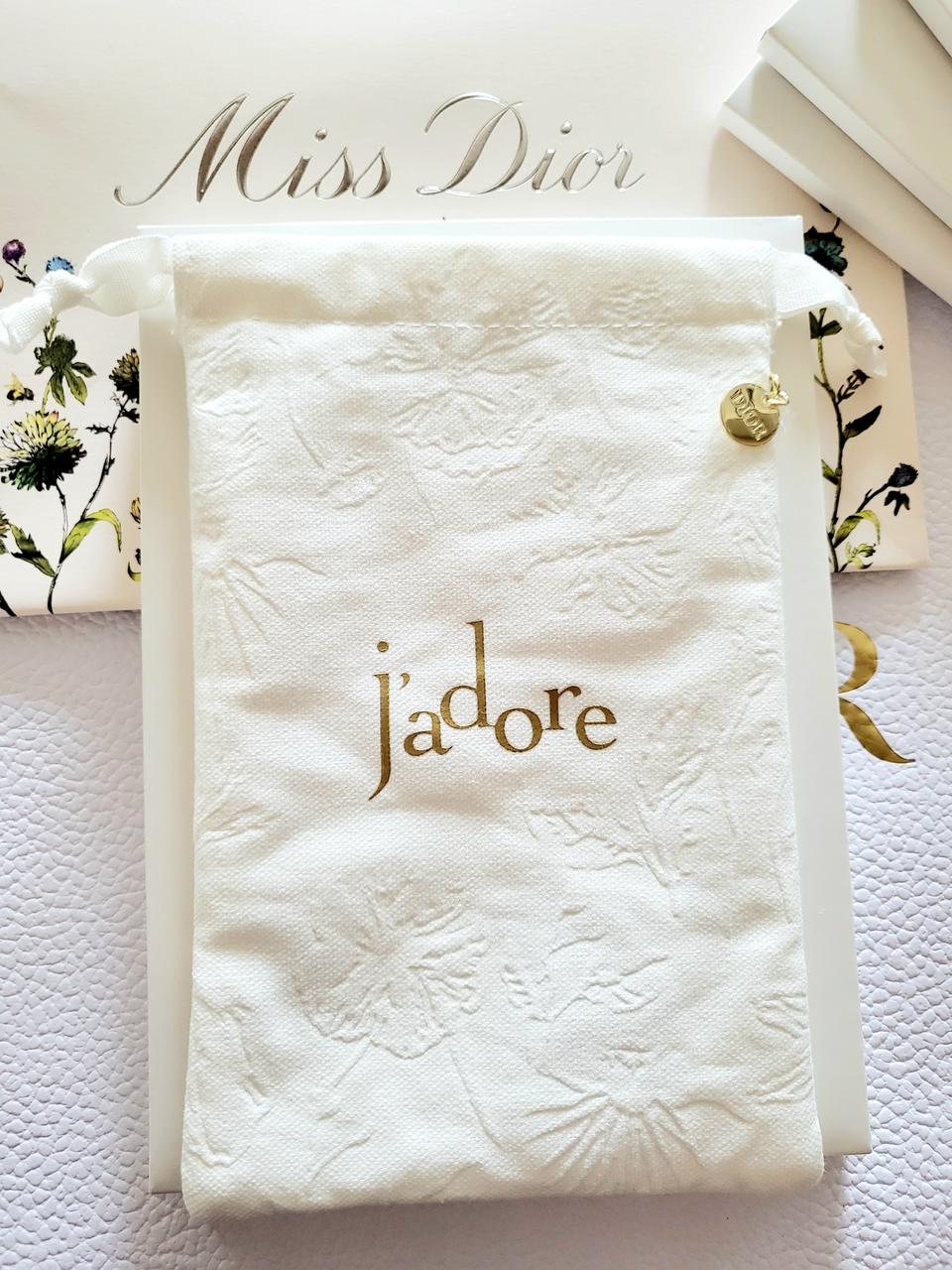 뷰티) 쇼핑백선물포장 디올 파우치 쟈도르파우치 향수 스프레이 포함 새상품