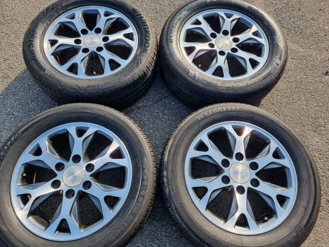 그랜드카니발 Y포크 17인치 휠타이어 팝니다