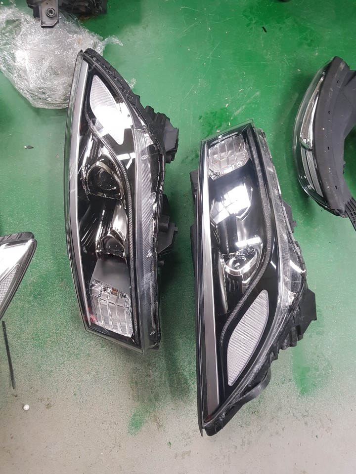 더뉴카니발 LED 헤드램프 후미등셋  1대분