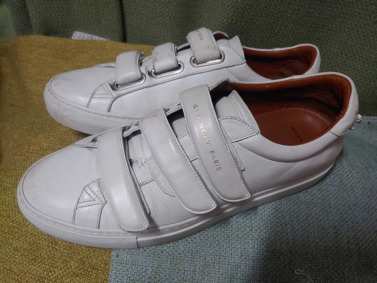 지방시265(4.5) 화이트 가죽 스니커즈