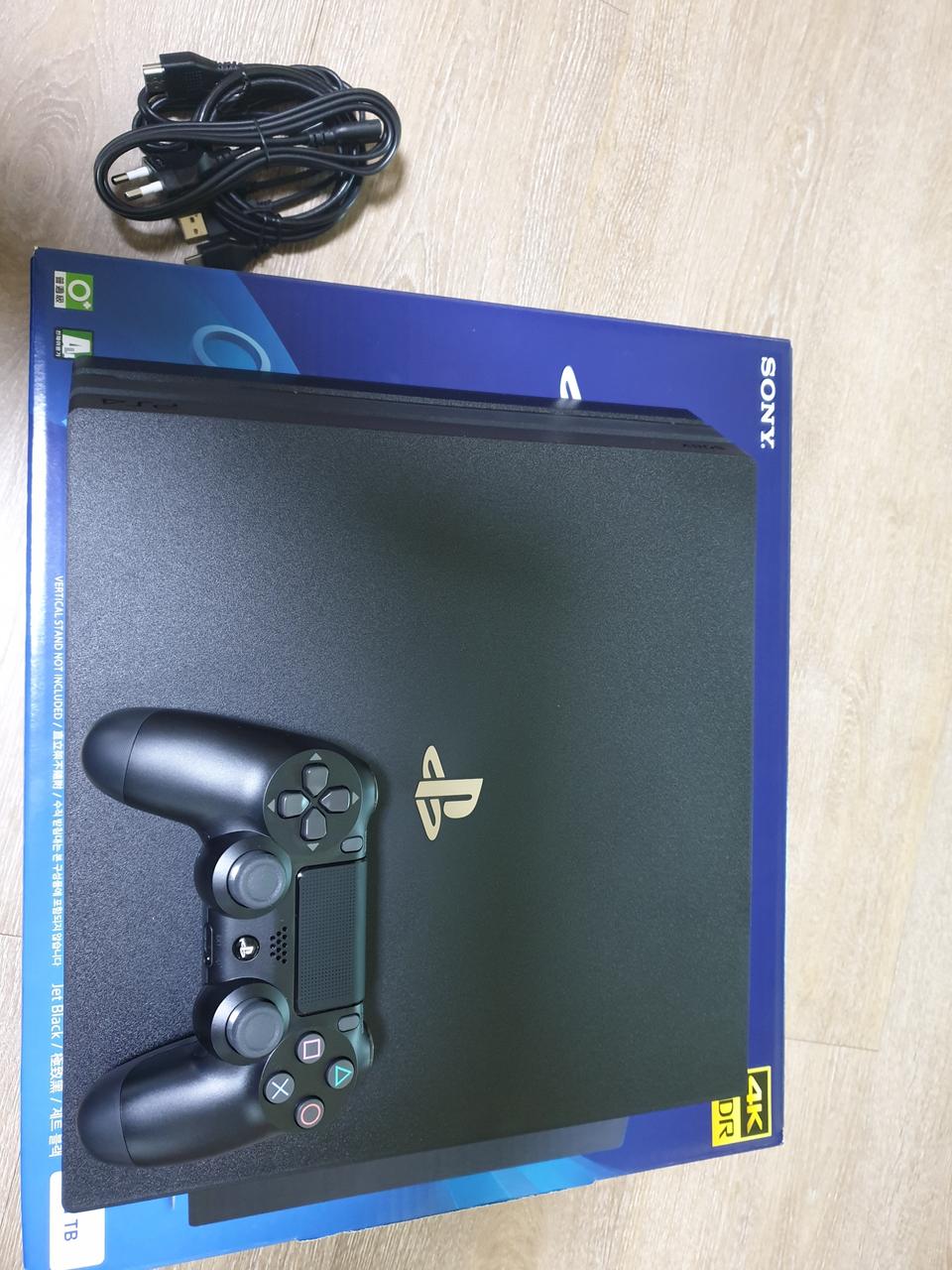 ps4 pro 7218 9.0 외장하드8tb 포함 팝니다