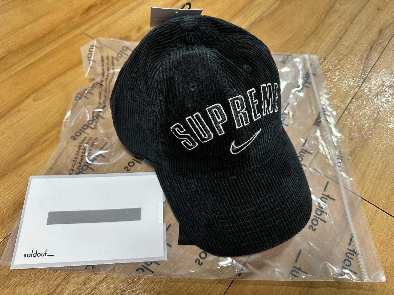 슈프림x나이키 코듀로이 6패널 캡 정품 새제품 팝니다