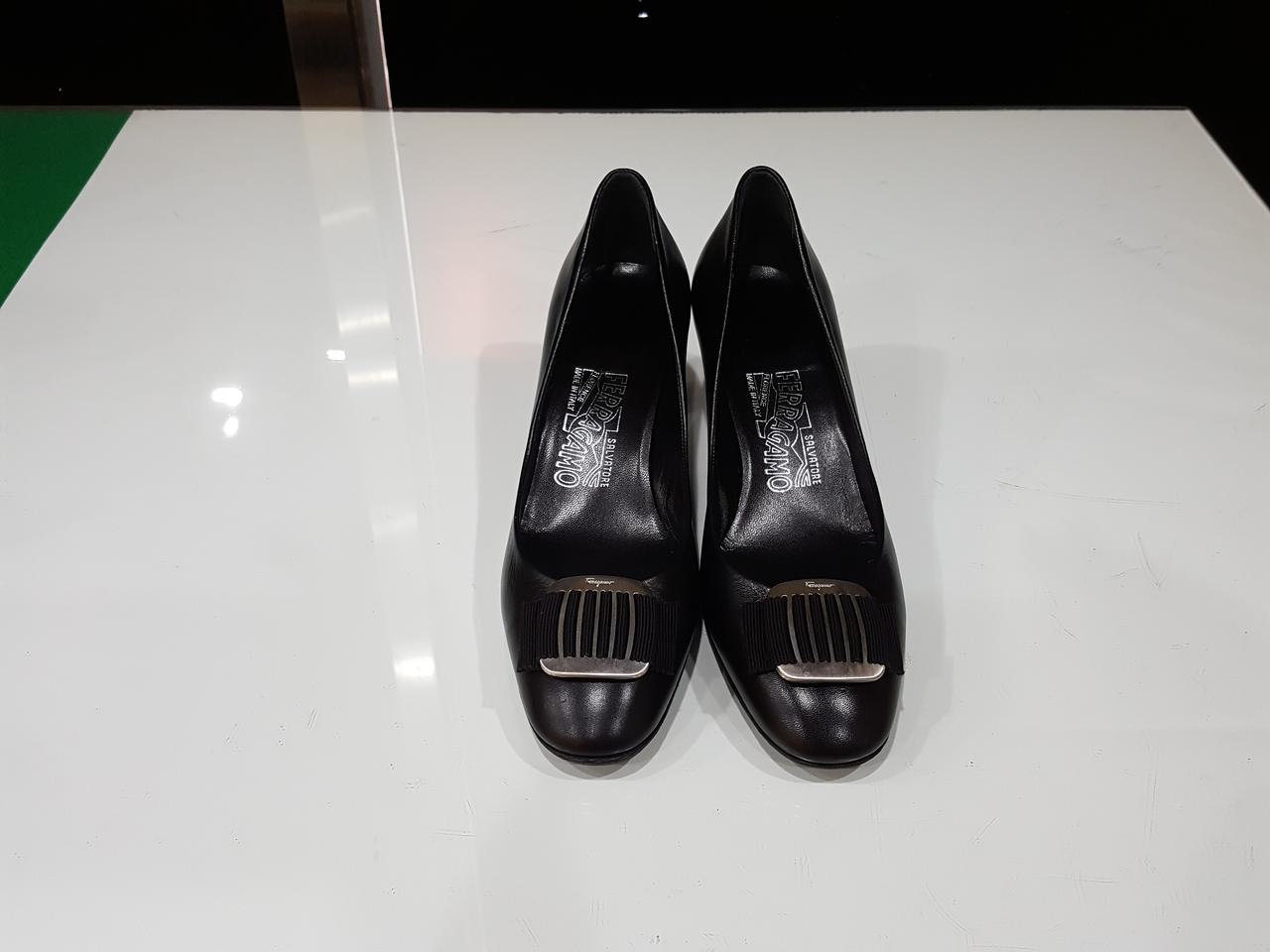 <정품> 페라가모 구두(64) 5 2/1d(넓은225-칼발230)