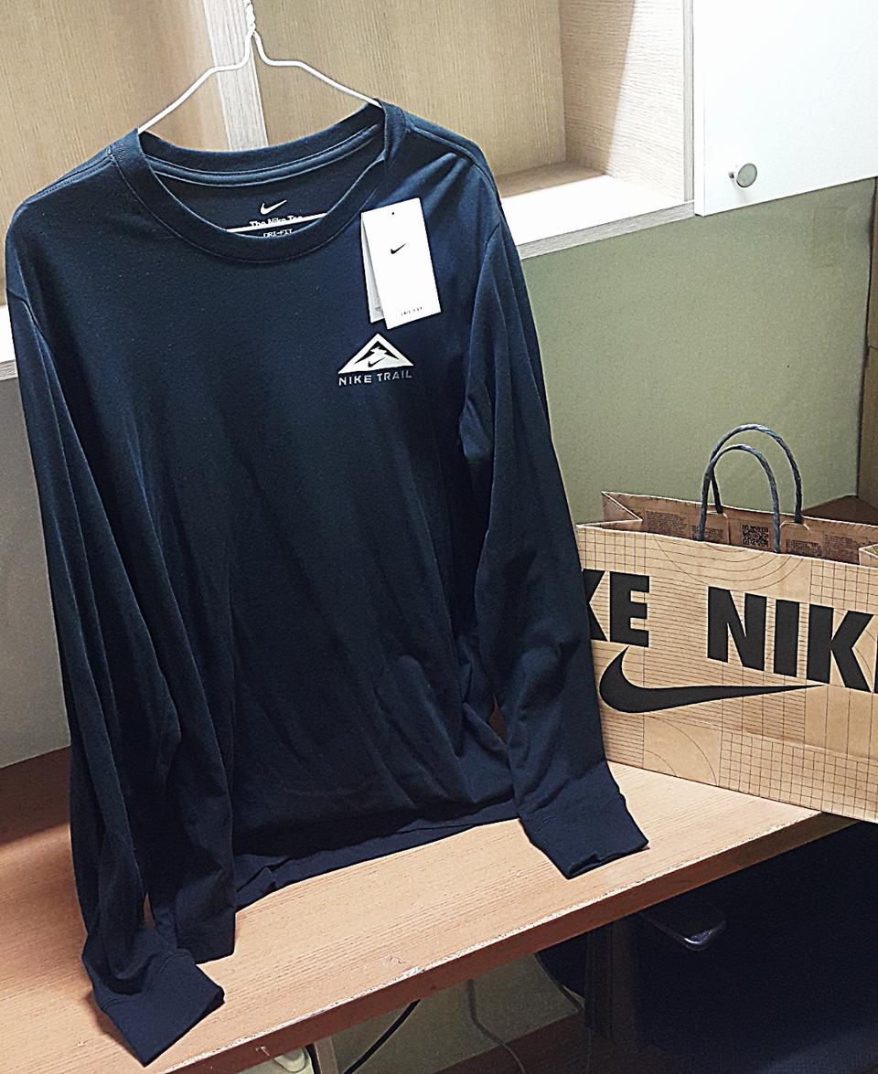 나이키 긴팔티셔츠 L (새상품)