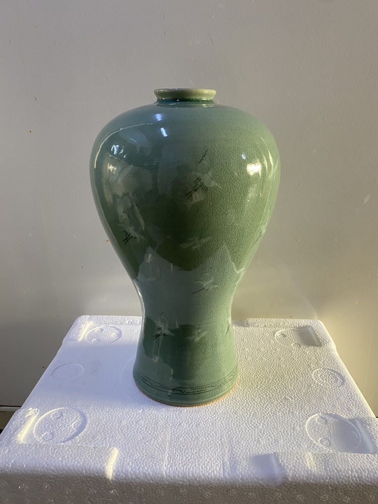 상당히 커다랗고 묵직한 학 청자도자기