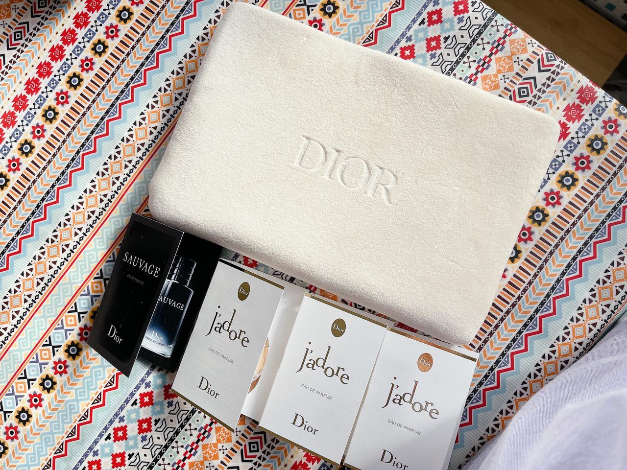 디올 뷰티 파우치 정품 + 향수 샘플 4개 미사용 쇼핑백 있음