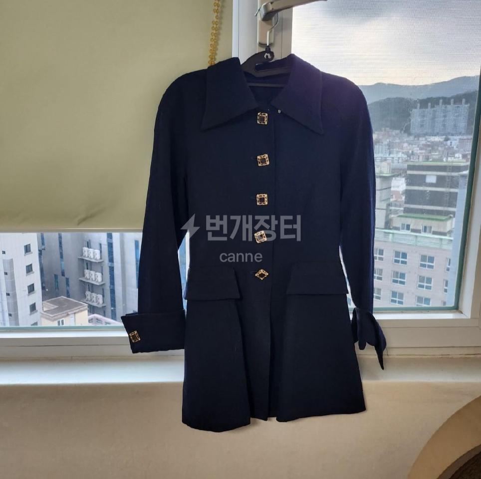 단추디테일자켓