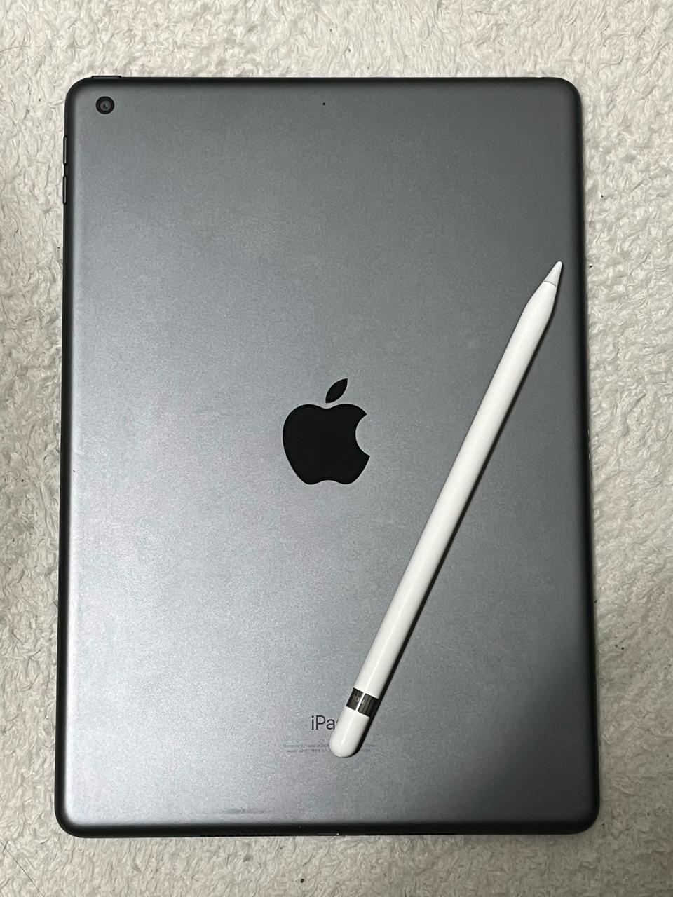 아이패드 7세대 32GB + 애플팬슬 1세대 + 충전기 어뎁터 일괄 판매