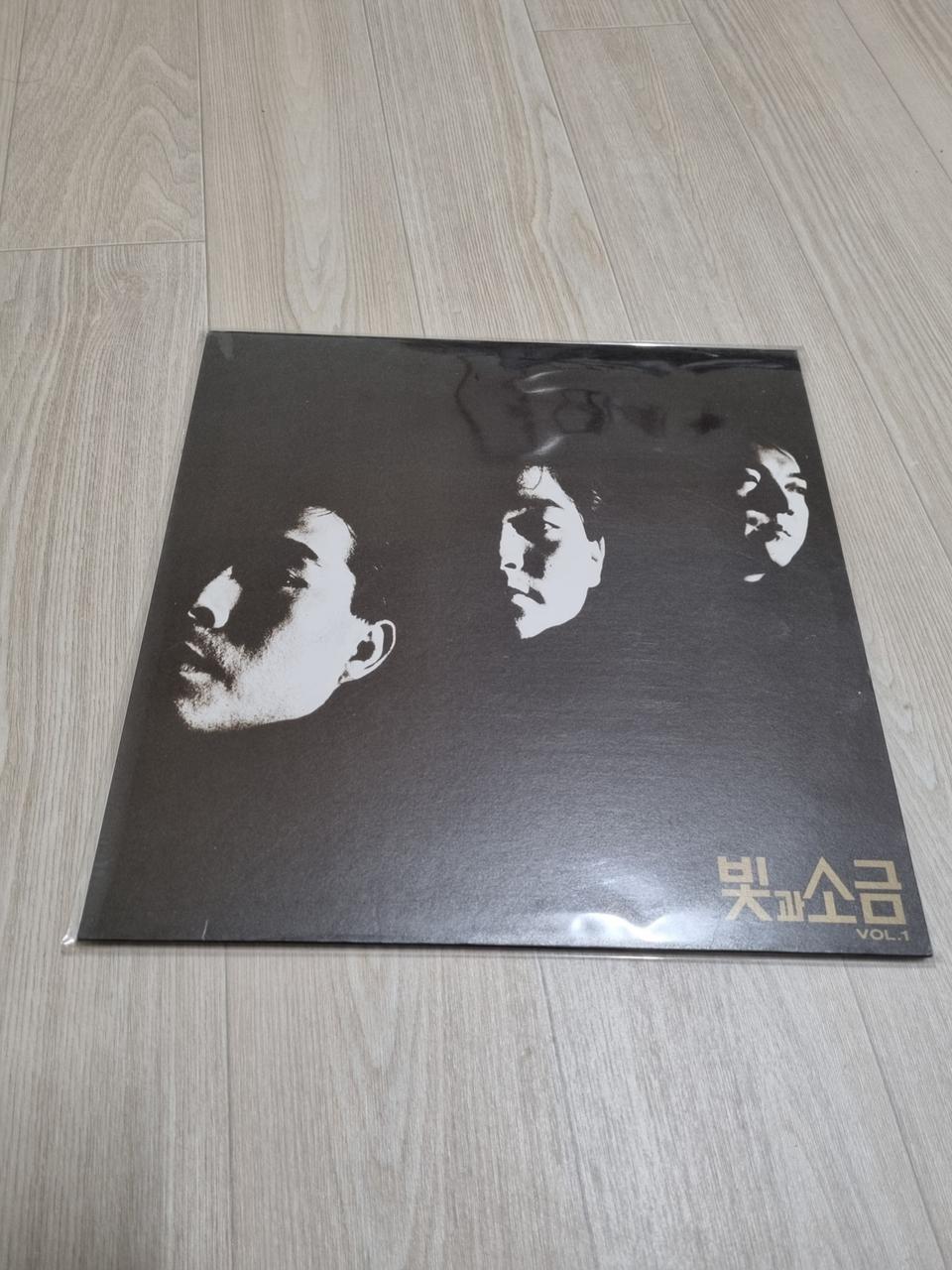 빛과소금1집초반lp입니다 민트급입니다