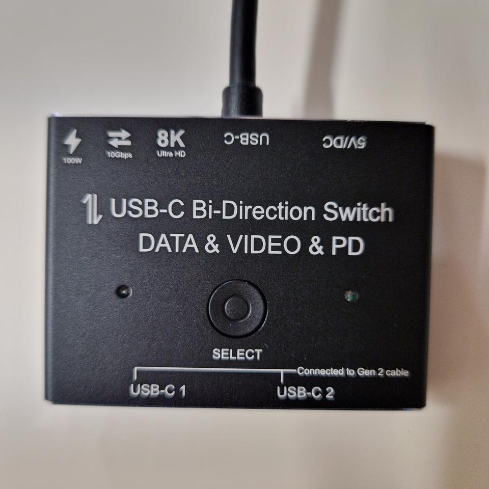 USB C 양방향 스위치 8K 울트라 HD 1x 2/2x1 데이터 속도