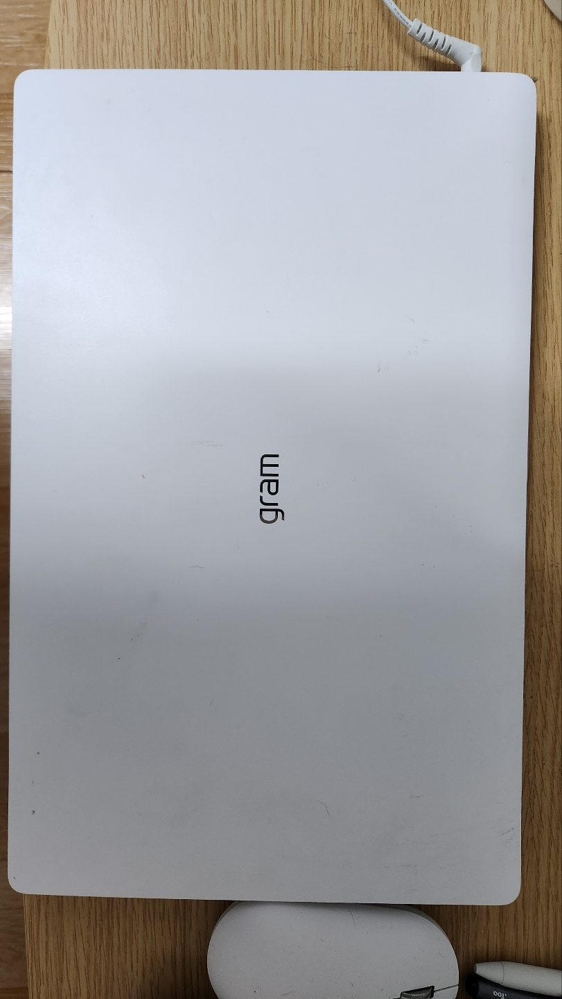 노트북  화이트