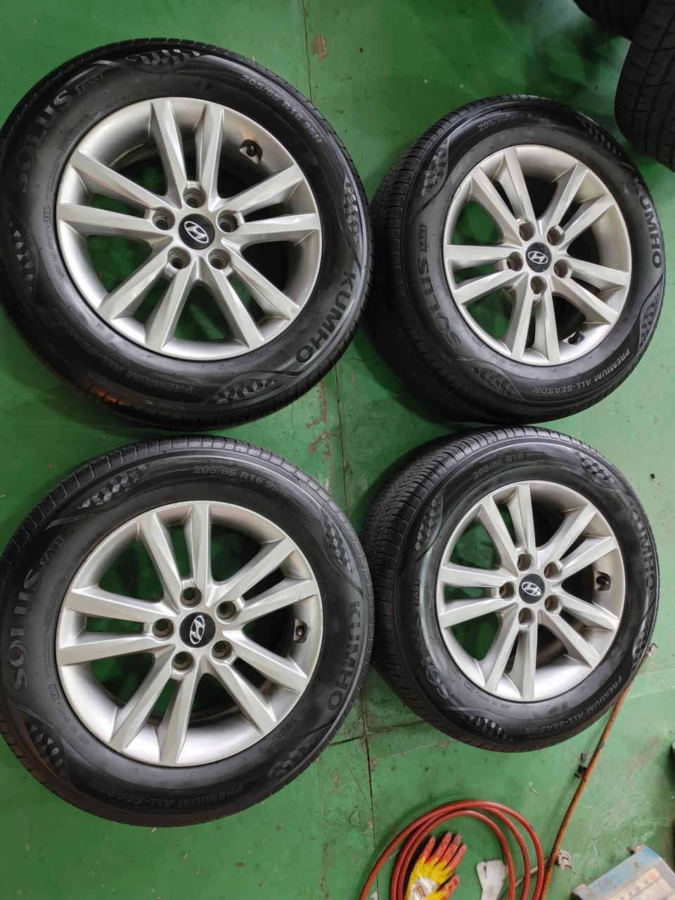 lf 소나타 16인치 훨타이어 팝니다