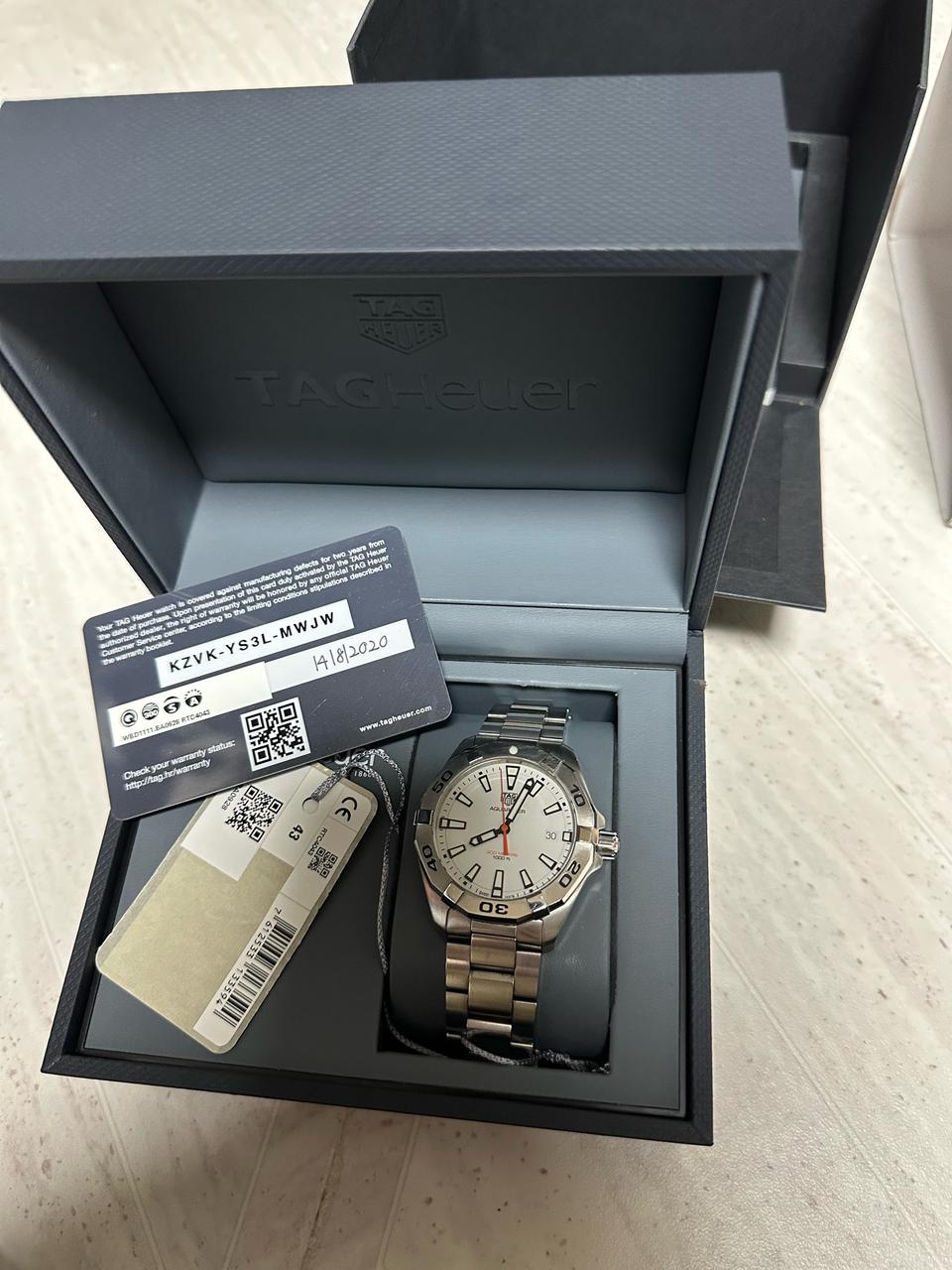 태그호이어 아쿠아 레이서300 쿼츠 41mm 90만원에 팝니다