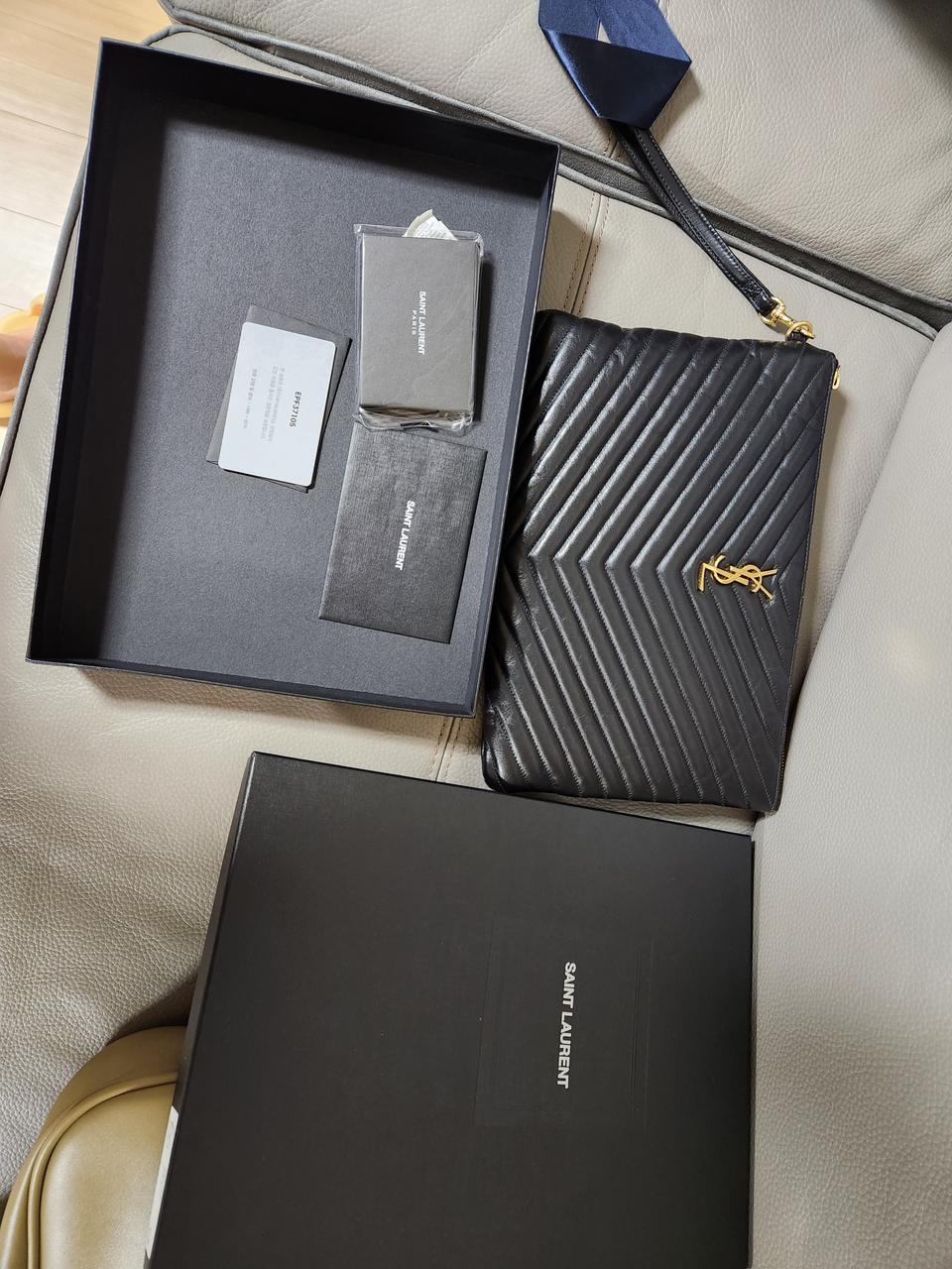 입생로랑 클러치 뉴미듐