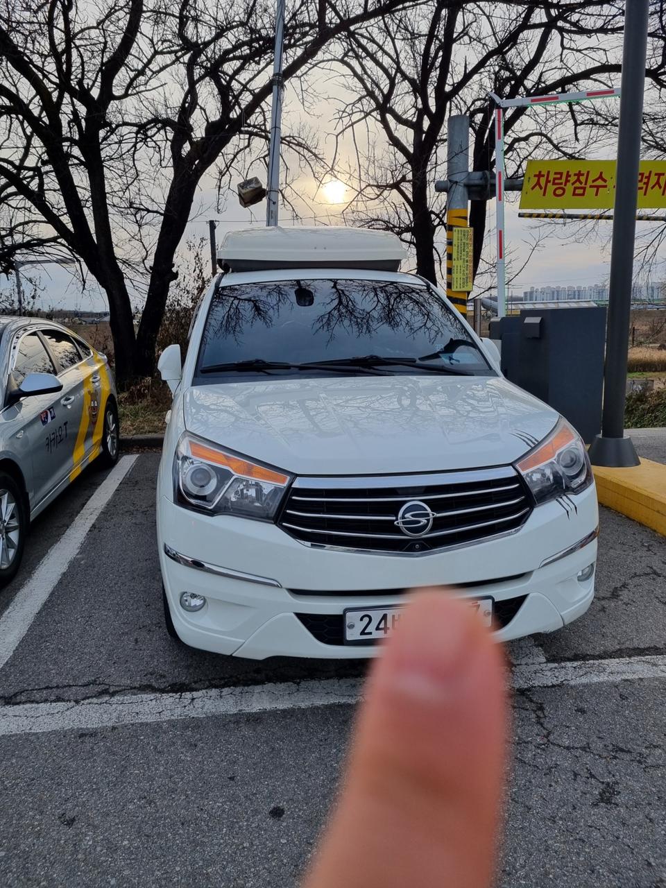 개인 코란도투리스모 16년형 10만km