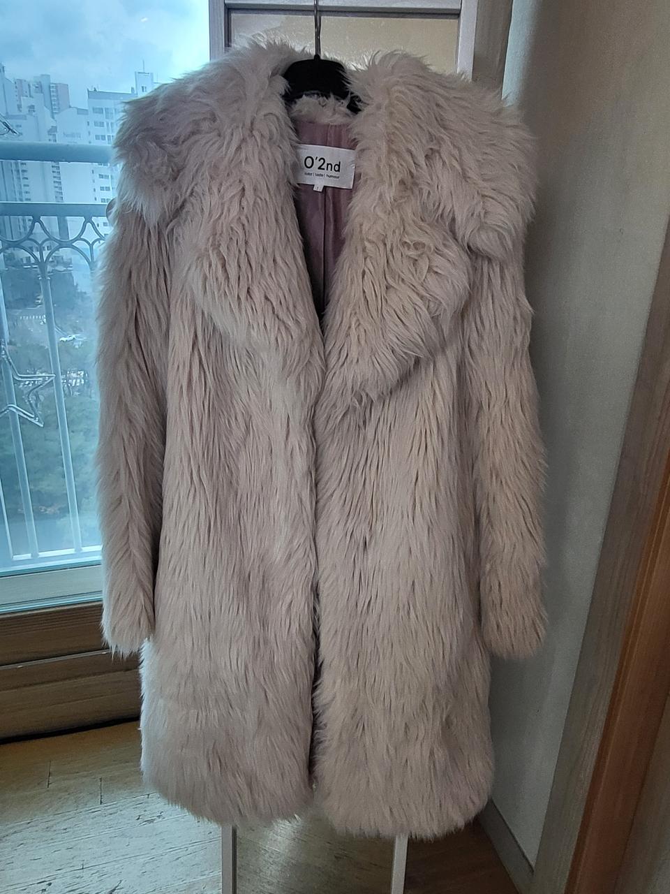 오즈세컨 아이보리 롱 퍼코트