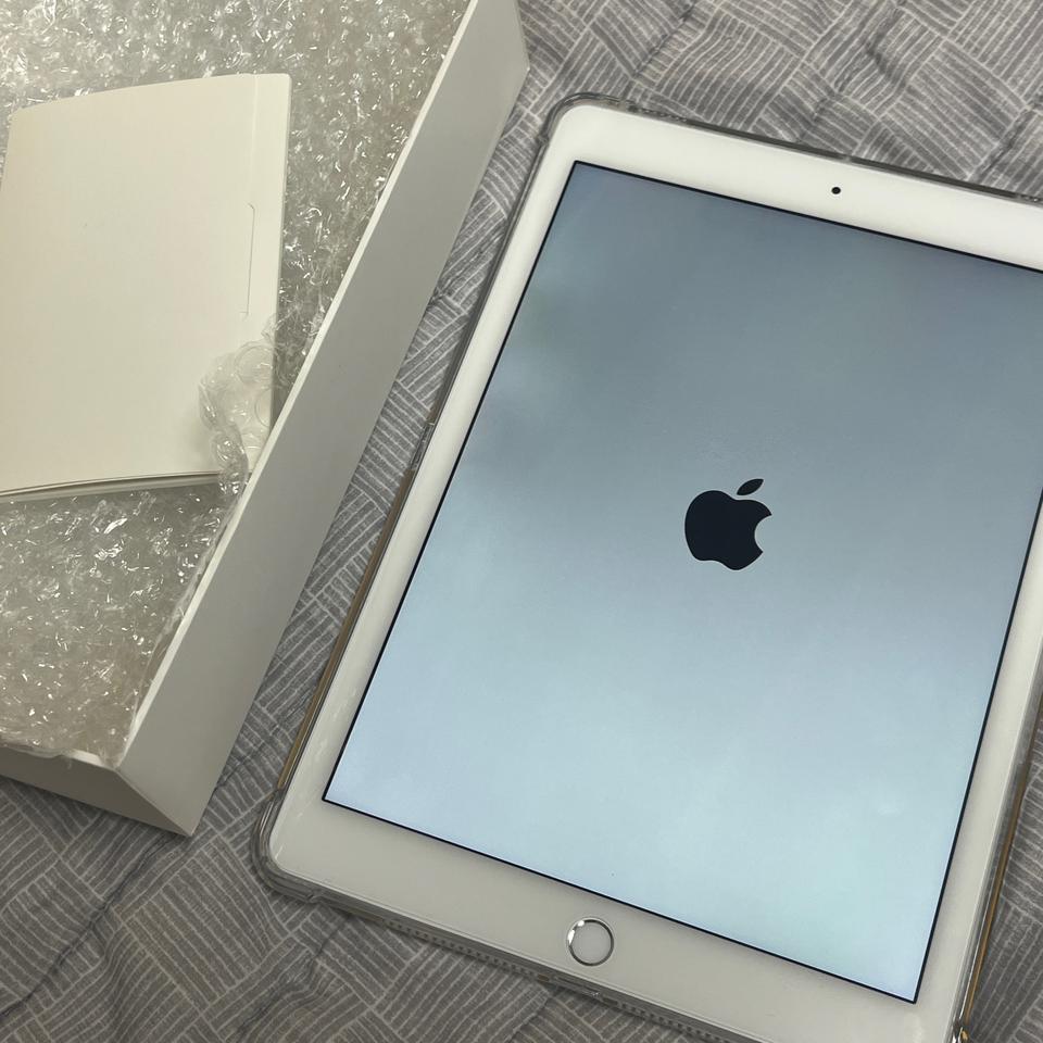 아이패드 프로 9.7 256실버 WIFI 팝니다