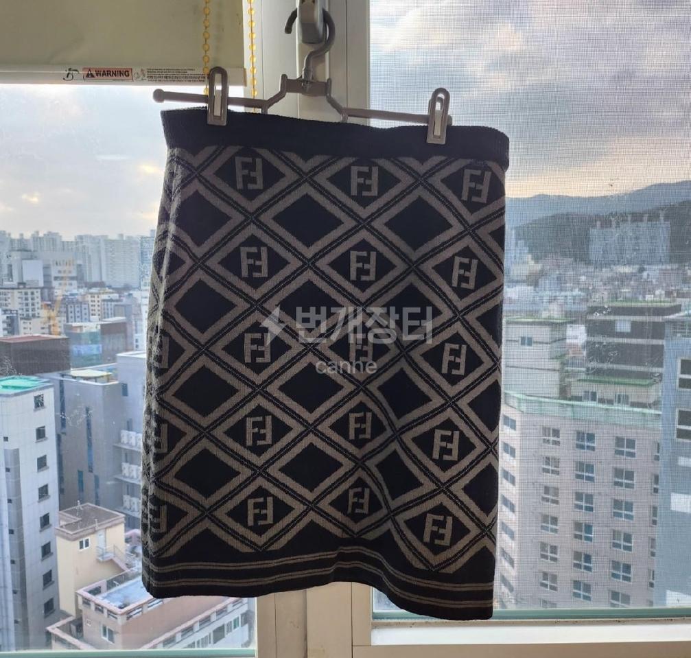 펜디 니트스커트