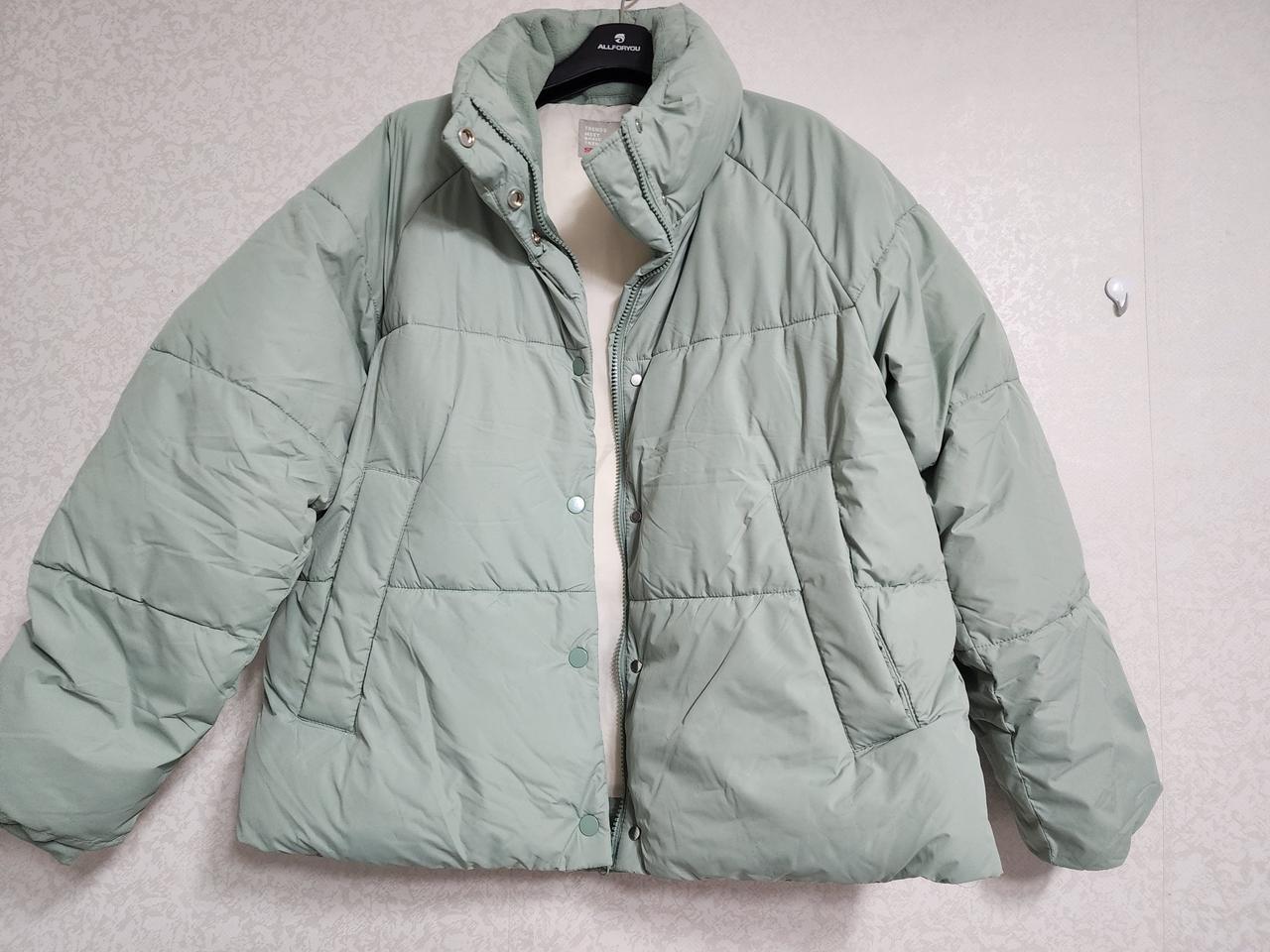 스파오 민트색 패딩