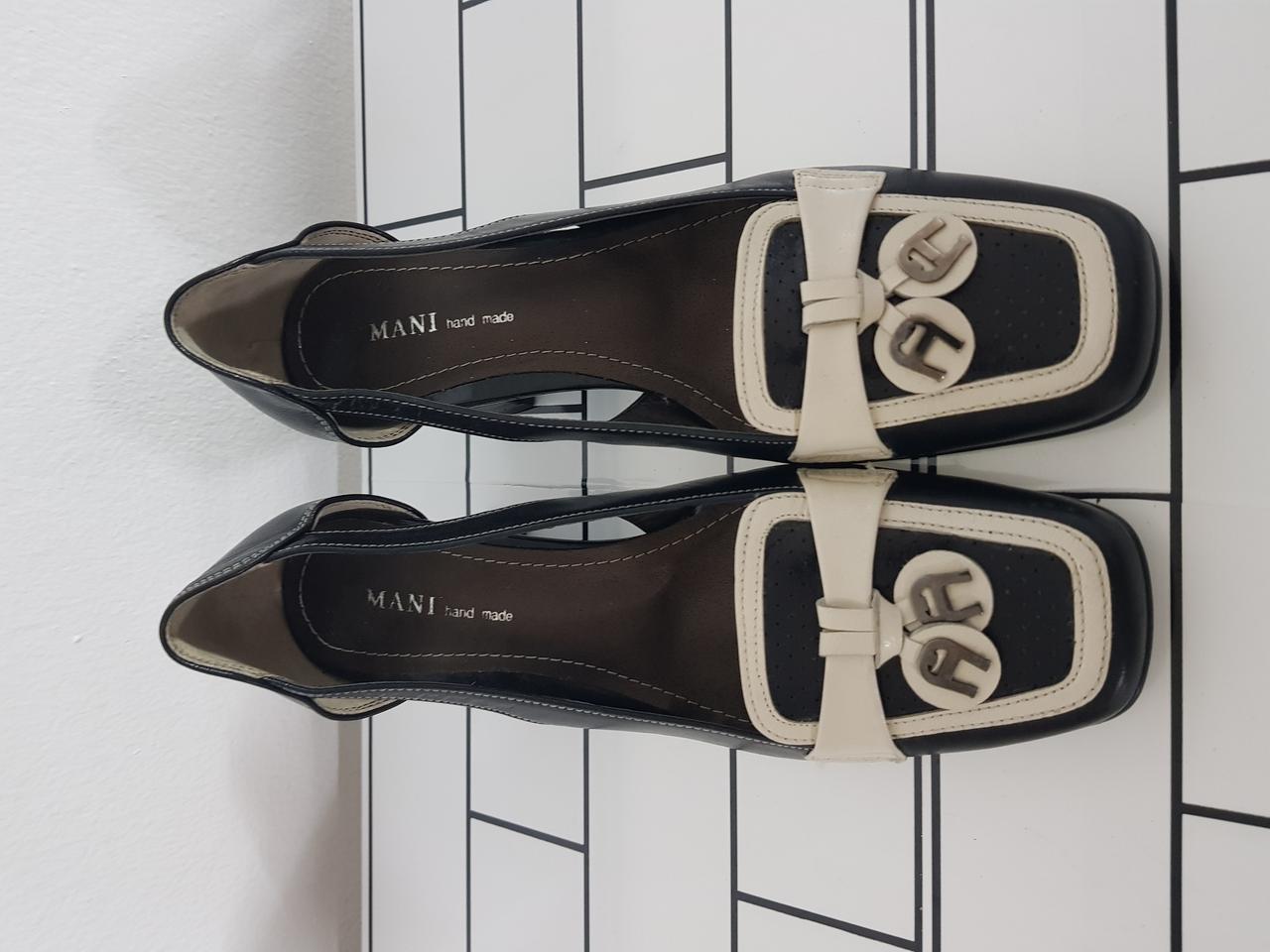 (거의 새 상품) MANI 여성 앞 장식 포인트 가죽 수제화 7cm