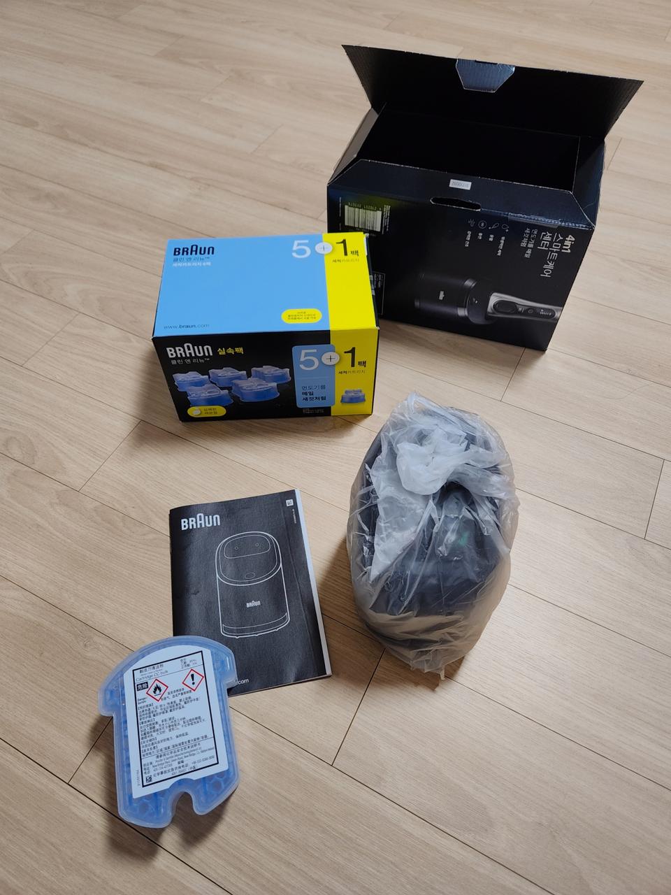 브라운 면도기 스테이션, 카트리지 7개