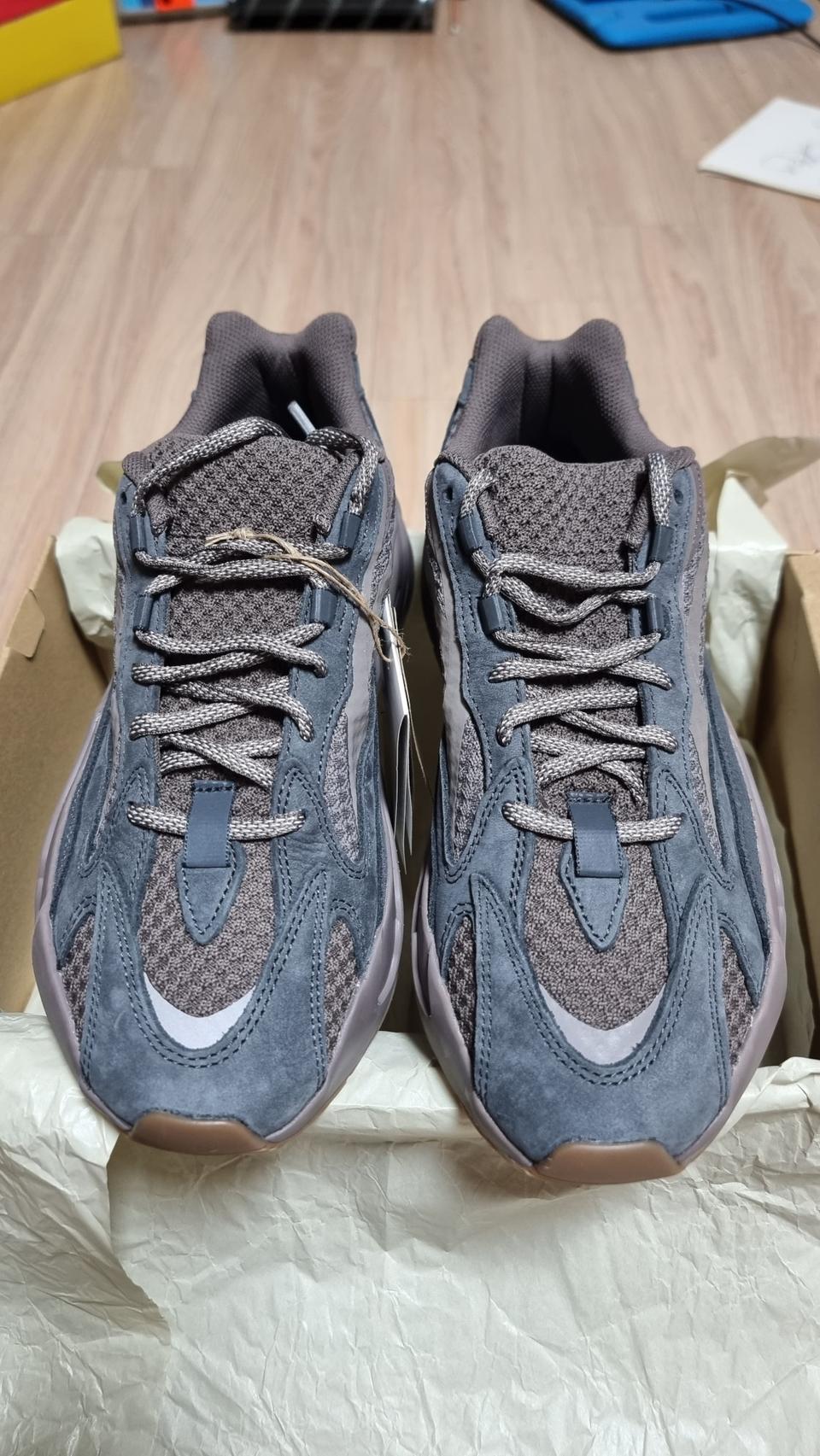 아디다스 이지부스트 700 모브 2