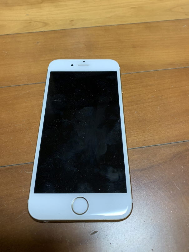 아이폰6s 16G 골드 배터리 100% 팝니다.