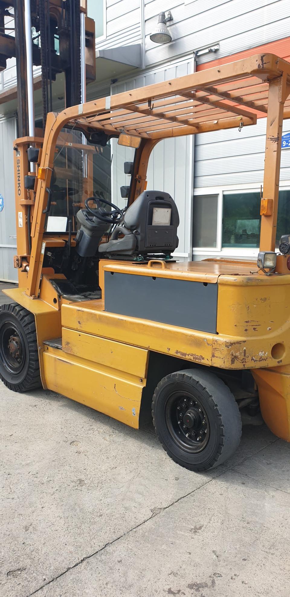 일제신코 4톤 전동지게차