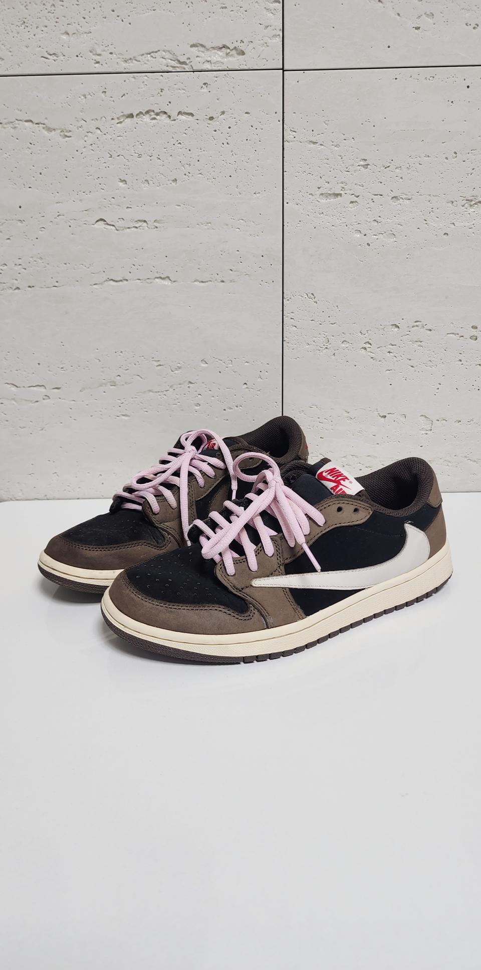 255>조던1로우 트래비스스캇