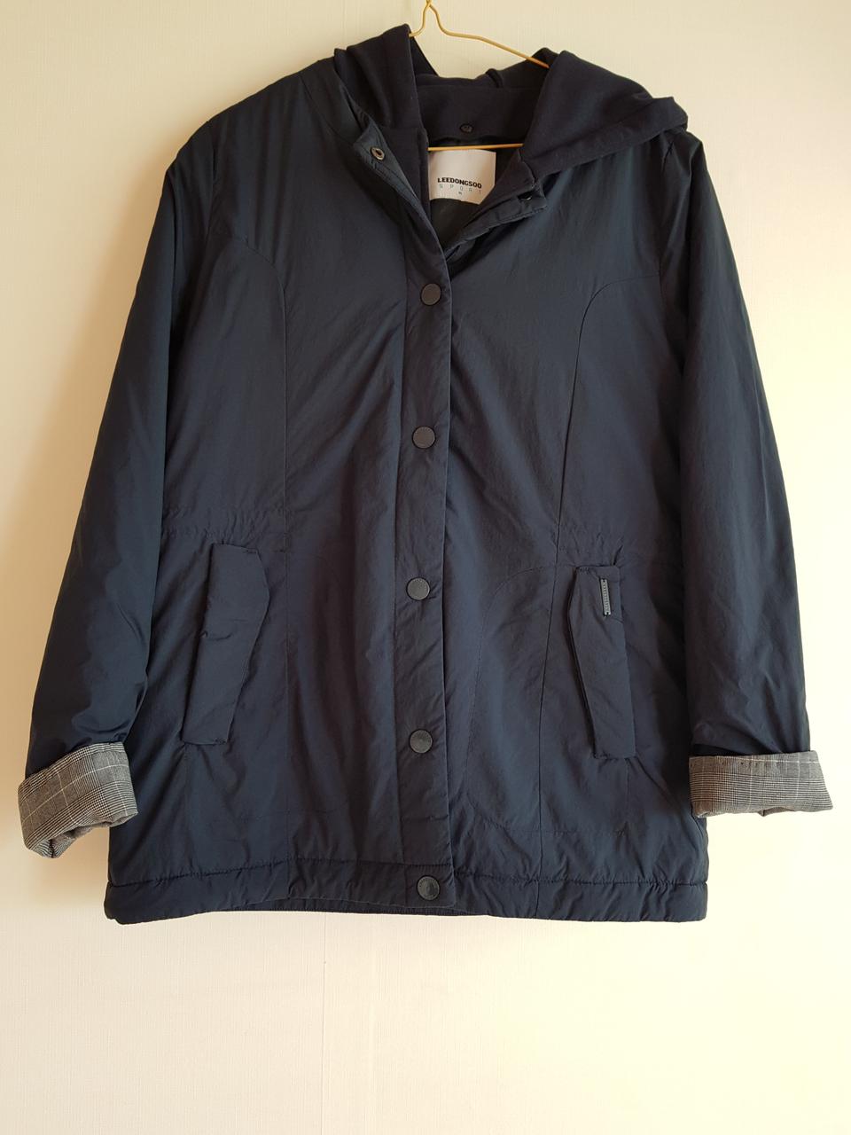 이동수 스포츠 후드 경량 점퍼. 자켓