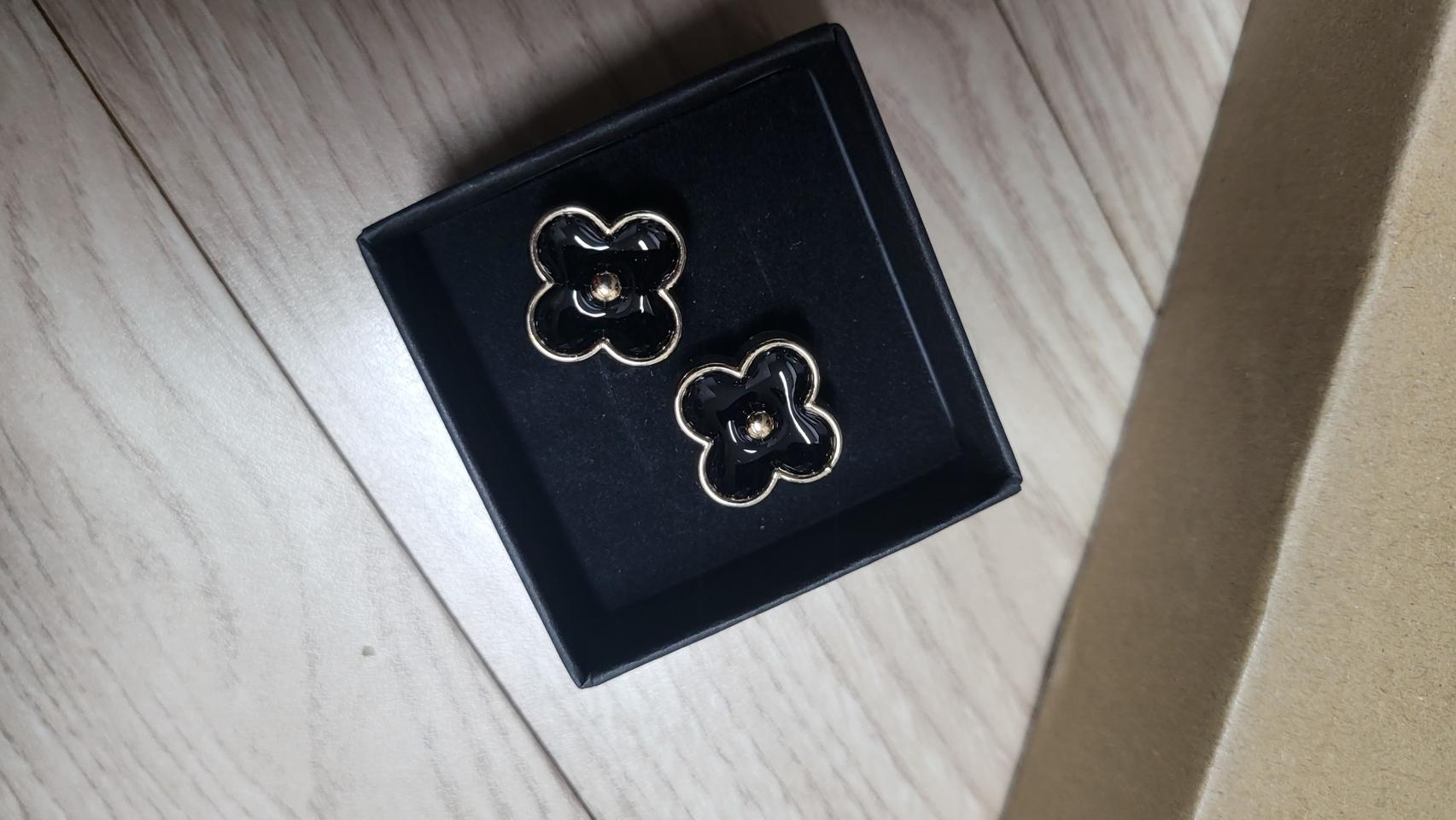 새상품. 꽃무늬 지비츠