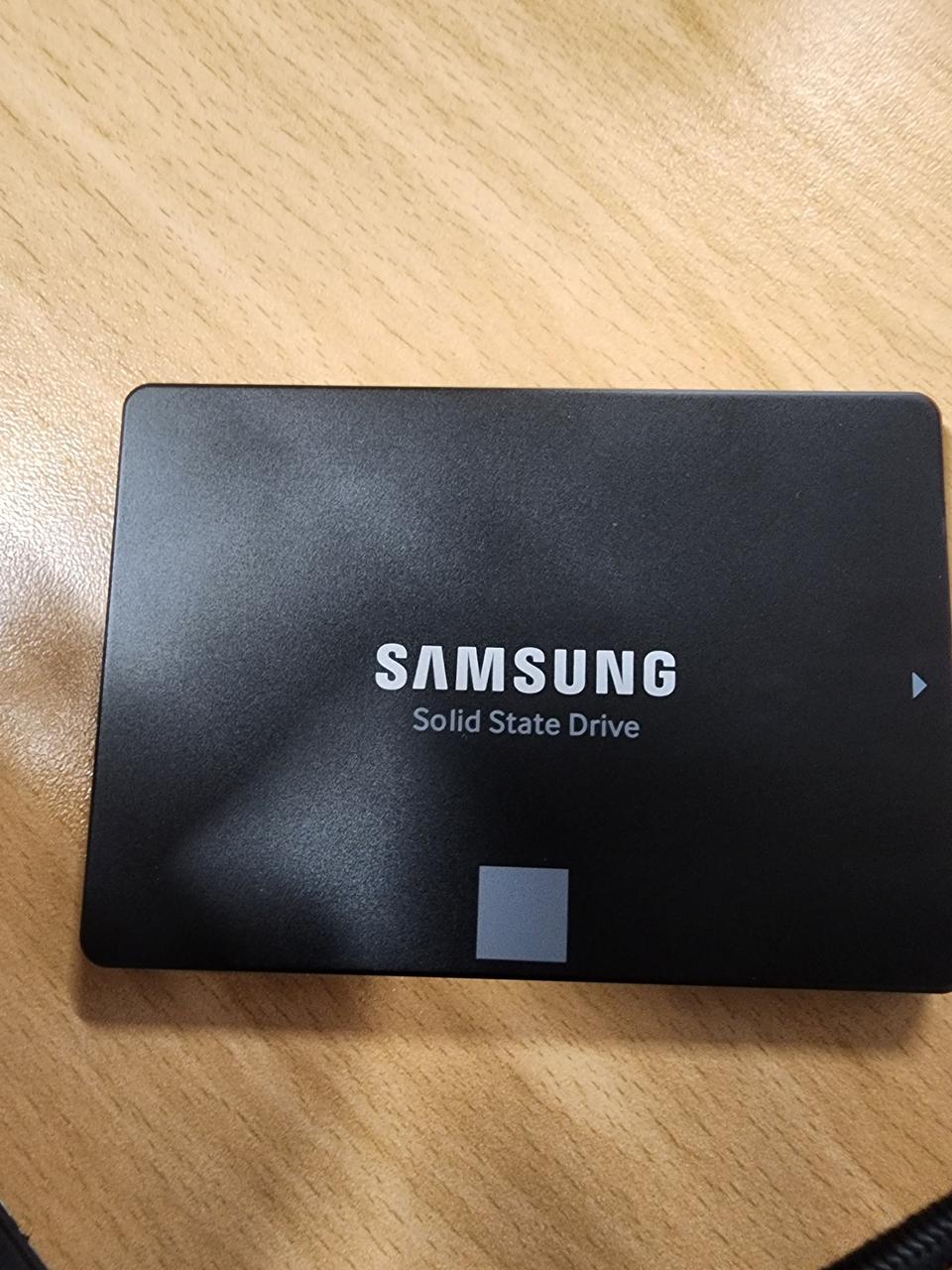 850evo250gb팝니다.