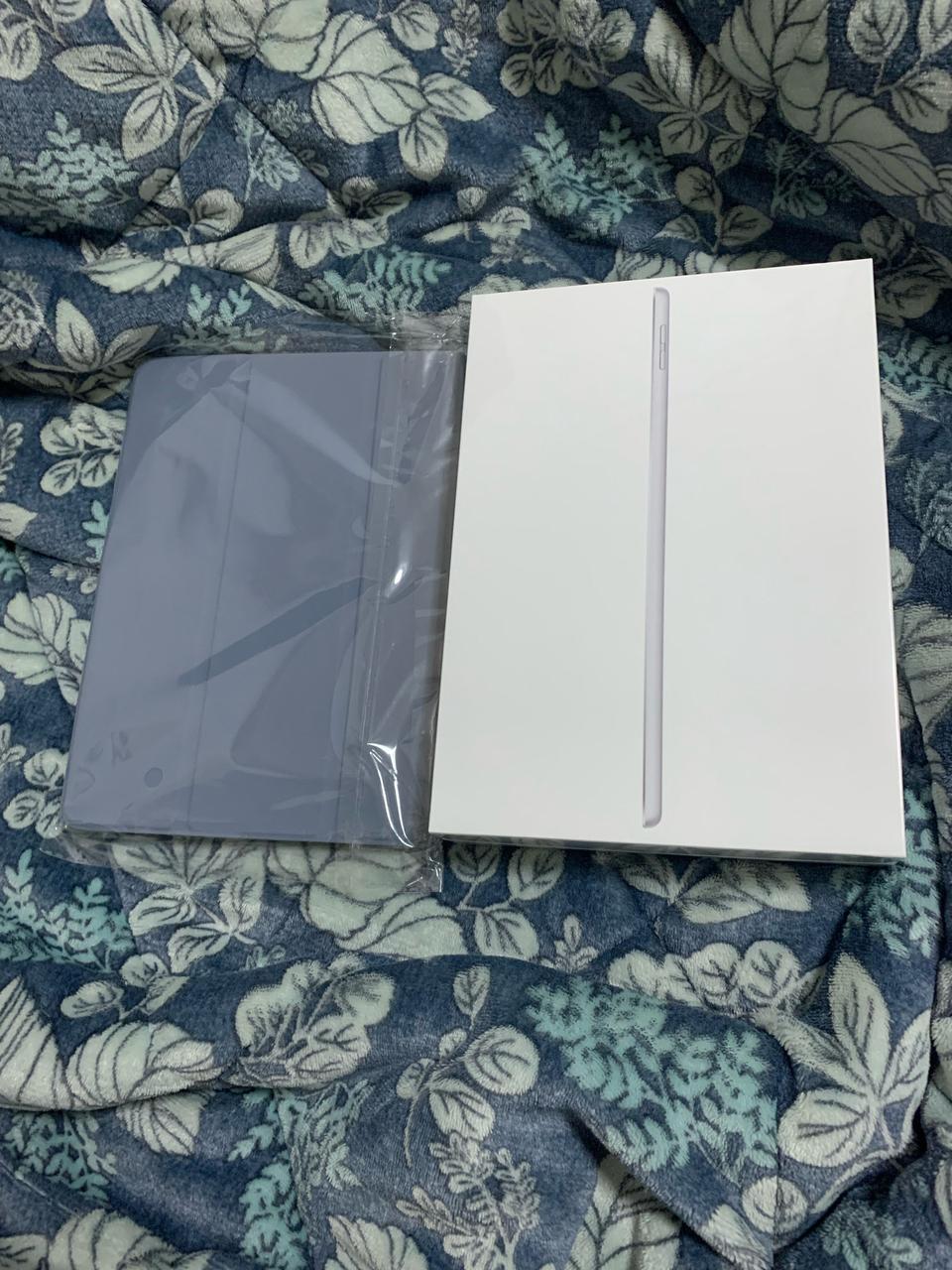 아이패드 9세대 미개봉 실버 wifi 64g 케이스 포함