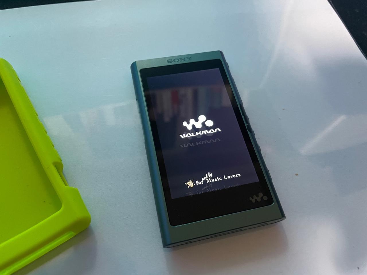 소니 워크맨 NW-A55 + 소니무선이어폰 일괄 팝니다.